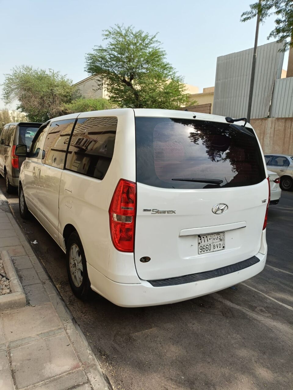 Riyadh, Vehicles, Cars & Trucks , SAR 47000,  Hyundai H1,  2017,  Automatic,  355000 KM,  Hyundai Starex Diesel  For Sale