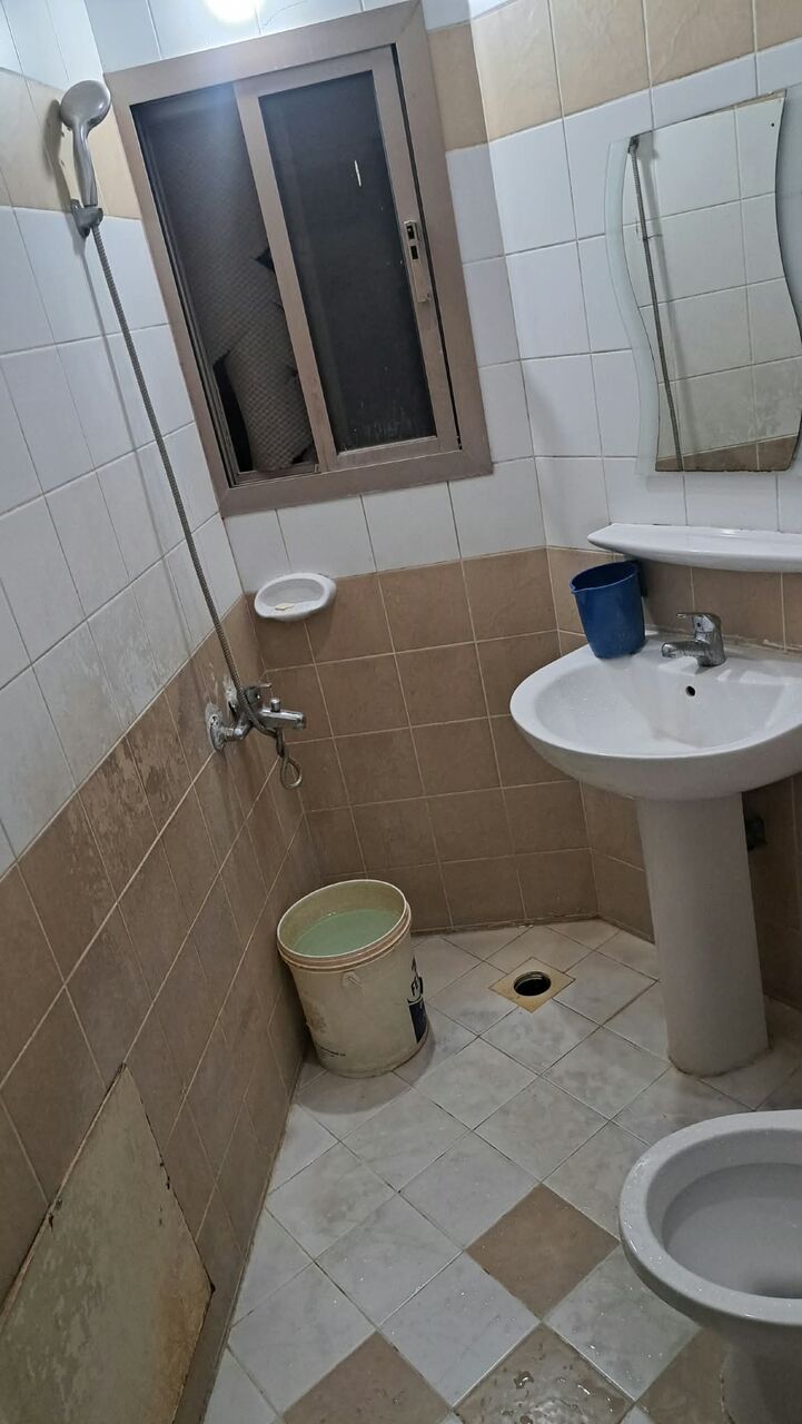 Salmaniya, Bedspace For Rent, BHD 35/month,  BED SPACE AVAILABLE - 35 BD ONLY WITH EWA