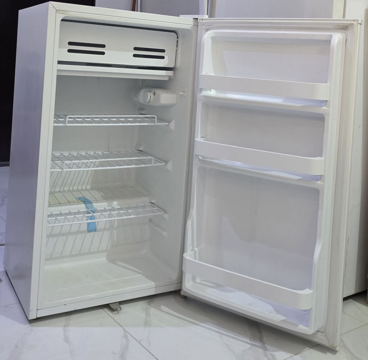 Al Maathar, Appliances, SAR 200,  Refrigerator - Small 93 Liters