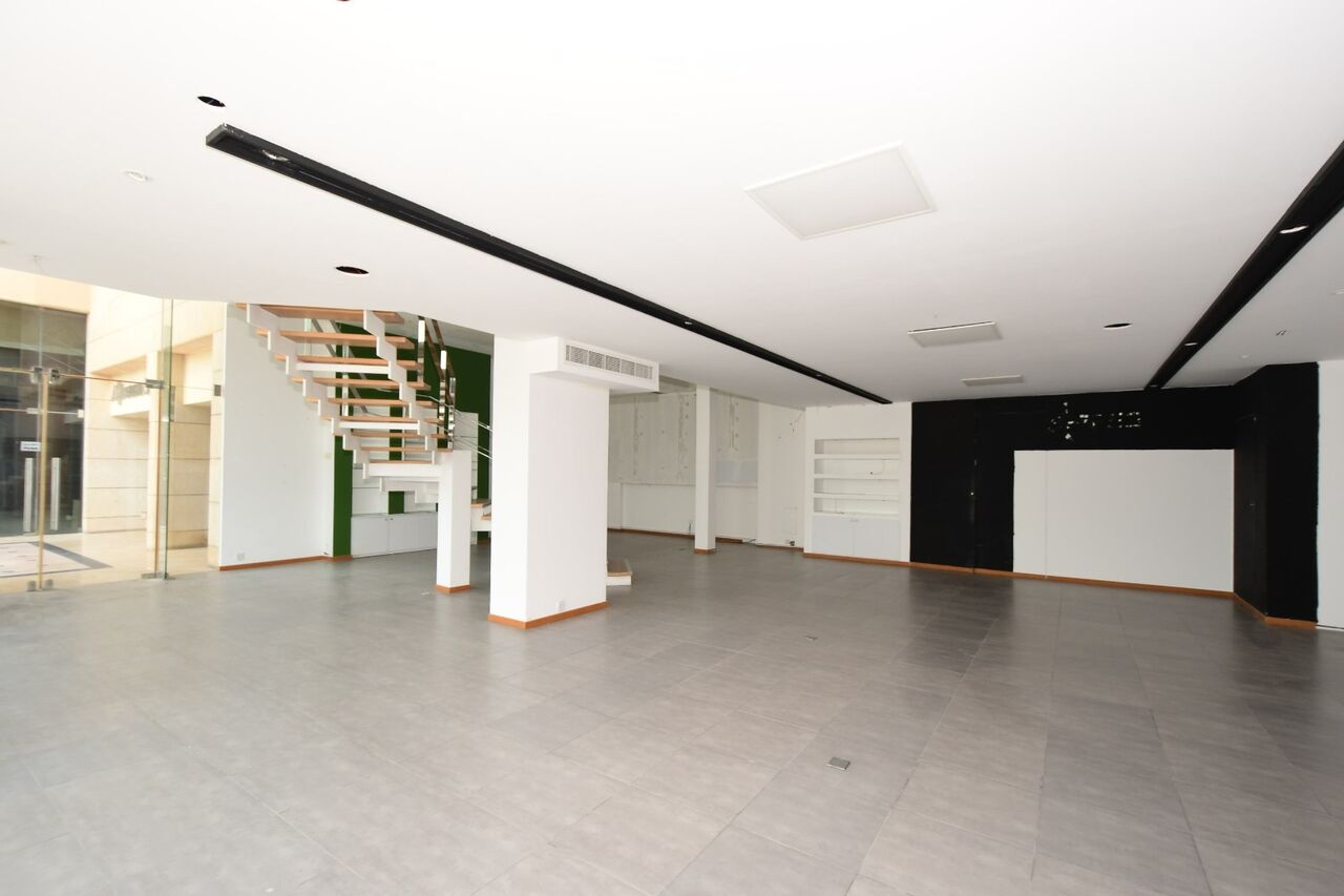 Sanabis, Shops, BHD 1700,  365 Sq. Meter,  Showroom Available For Rent Sanabis/Seef