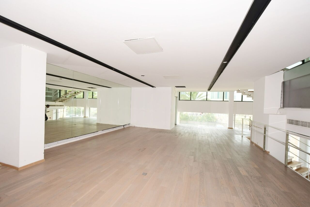 Sanabis, Shops, BHD 1700,  365 Sq. Meter,  Showroom Available For Rent Sanabis/Seef