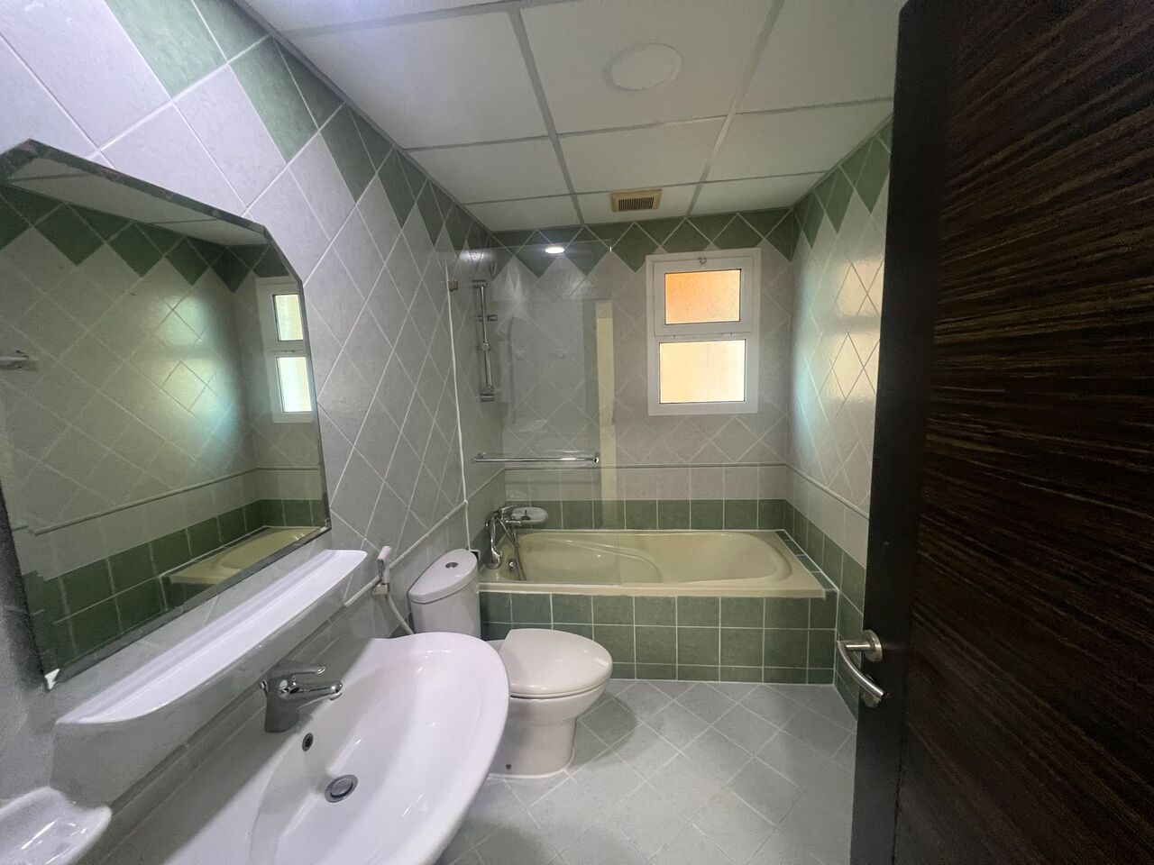 Burhama, Apartments, Flats, Houses & Villas, BHD 270/month,  1 BR,  Spacious And Comfortable Apartment  FOR RENT