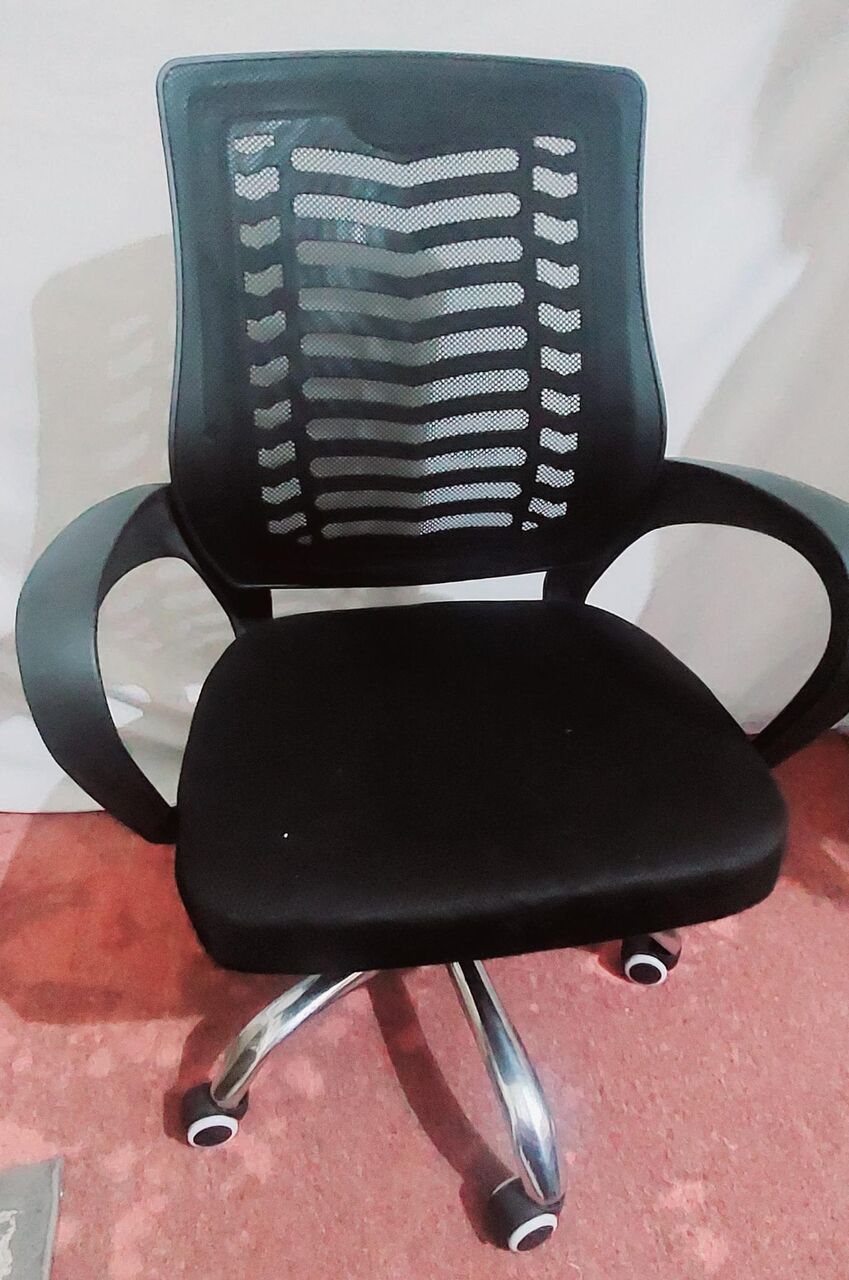 Muharraq, Furniture, BHD 9,  Beautiful Moveable Chair For Sale