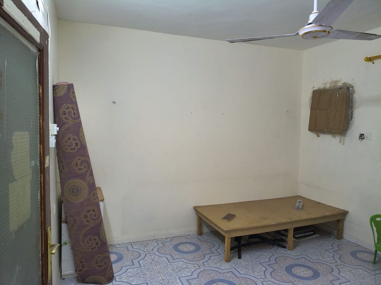 Riyadh, Rooms for Rent, SAR 1100/month,  Big Neat And Clean Room Available For Single Executive Bachelor In A Family Flat.