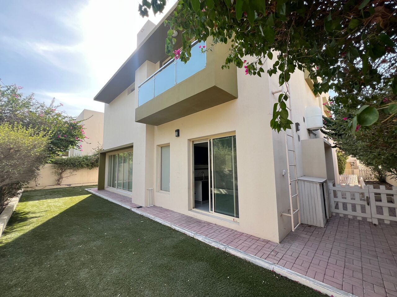Saar, Villas, BHD 1350,  Furnished,  Modern Compound Villa With Private Pool For Rent In Saar