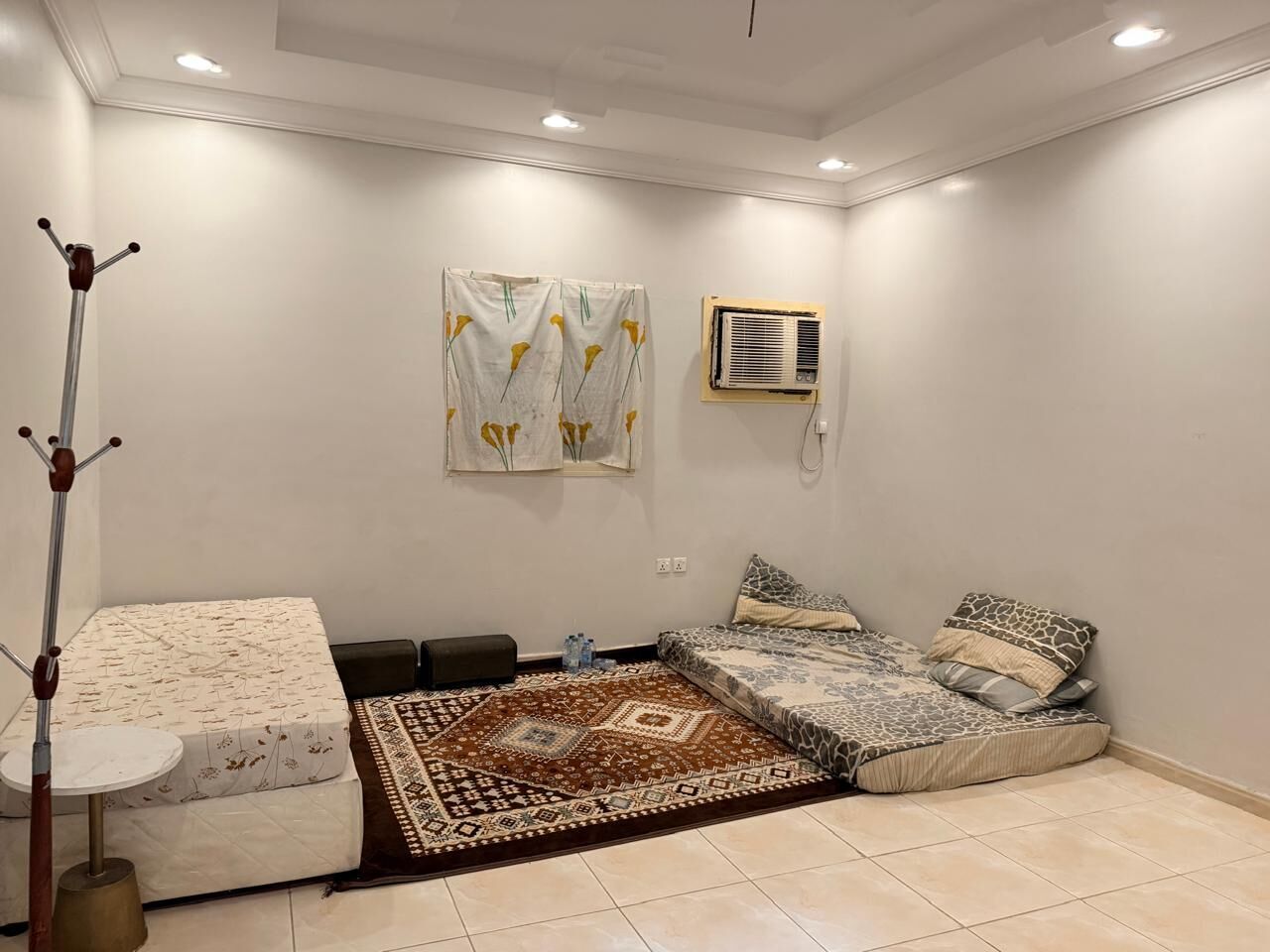 Jeddah, Apartments, Flats, Houses & Villas, SAR 800/month,  Furnished,  3 BR,  Executive Room With Private Washroom In 3BHK Flat &ndash; Prime Location
