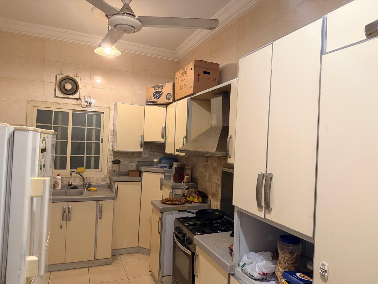 Jeddah, Apartments, Flats, Houses & Villas, SAR 800/month,  Furnished,  3 BR,  Executive Room With Private Washroom In 3BHK Flat &ndash; Prime Location