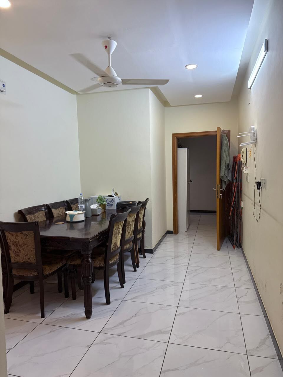 Jeddah, Apartments, Flats, Houses & Villas, SAR 1600/month,  Furnished Room For Executive Bachelor In A Family Flat.