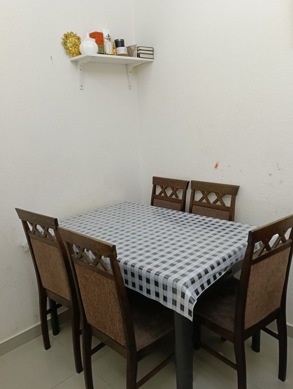 Khobar, Furniture, SAR 200,  DINING TABLE WITH 5 CHAIR