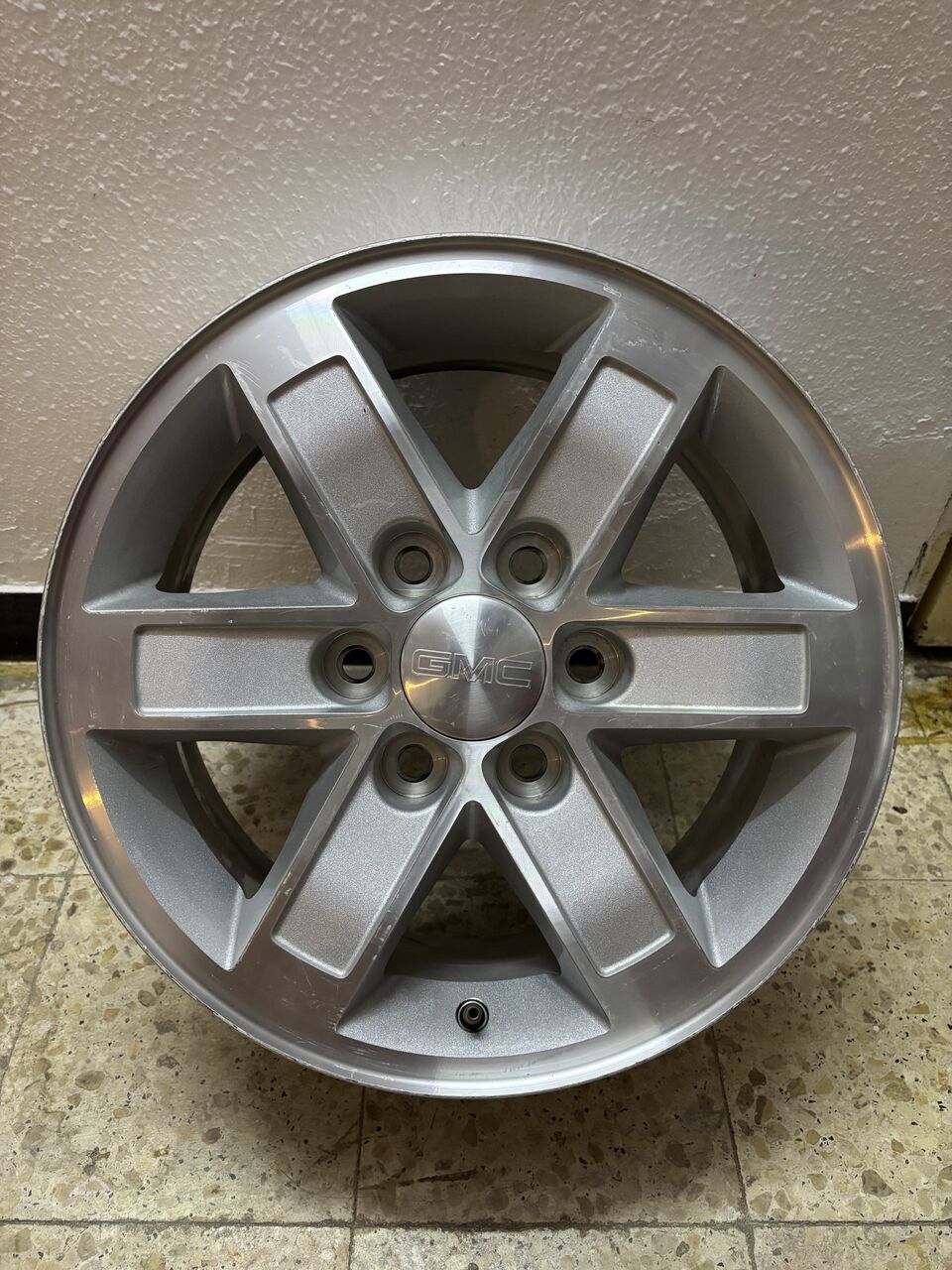 Riyadh, Auto Parts, SAR 1200,  Original GMC OEM 17" Rims (Set Of 4) / جنوط جمس وكالة أصلي