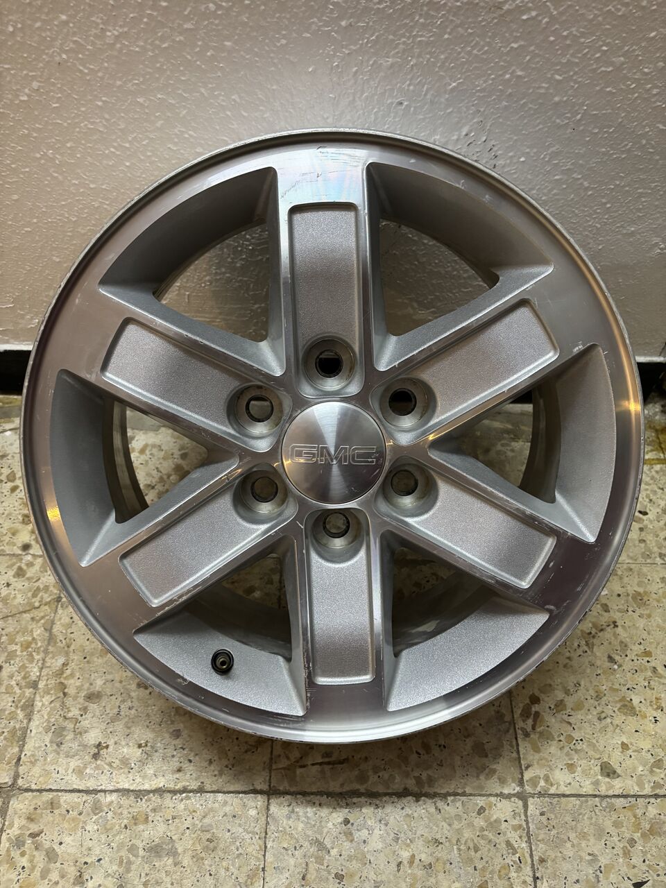 Riyadh, Auto Parts, SAR 1200,  Original GMC OEM 17" Rims (Set Of 4) / جنوط جمس وكالة أصلي