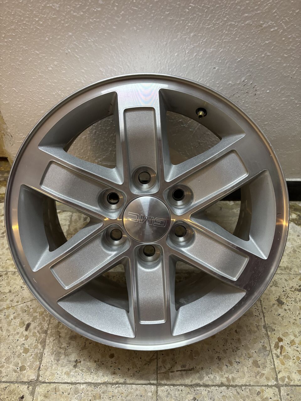 Riyadh, Auto Parts, SAR 1200,  Original GMC OEM 17" Rims (Set Of 4) / جنوط جمس وكالة أصلي