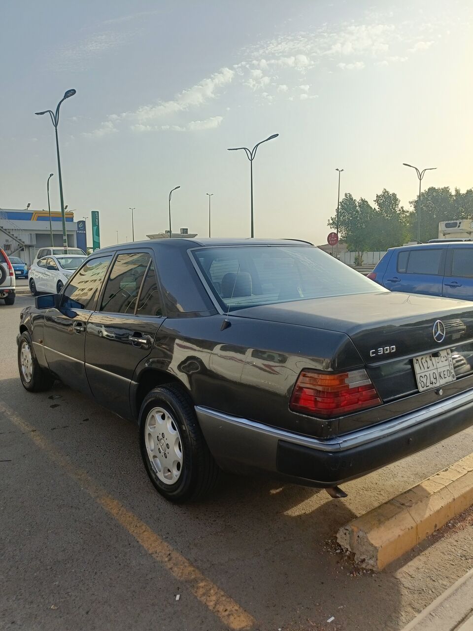 Jeddah, Vehicles, Cars & Trucks , SAR 19,  Mercedes 300d W124 Turbo,  1992,  Automatic,  30300 KM,  Mercedes Turbo Diesel 5 Cylinder