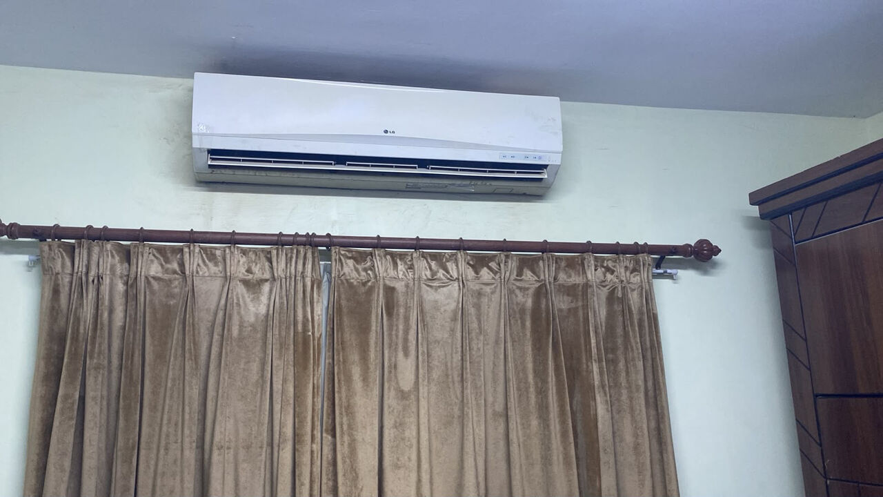 Al Sulaymaniyyah, Air Conditioners, SAR 800,  I Am Leaving Riyadh I Would Like To Urgently Sell All These Items Plz Contact If Needed