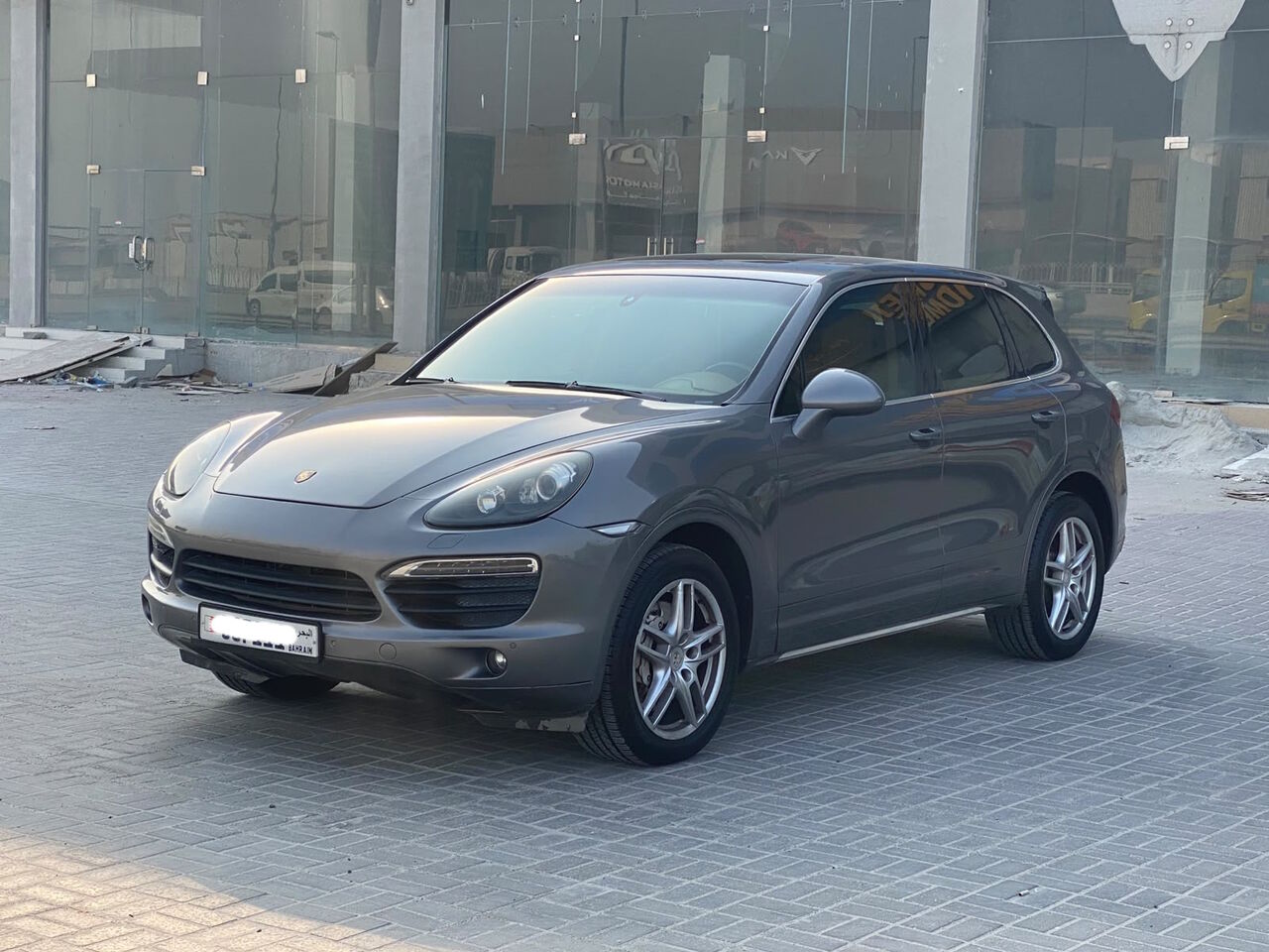 Manama, Vehicles, Cars & Trucks , BHD 2800,  Porsche Cayenne,  2012,  Automatic,  180200 KM,     (Grey)