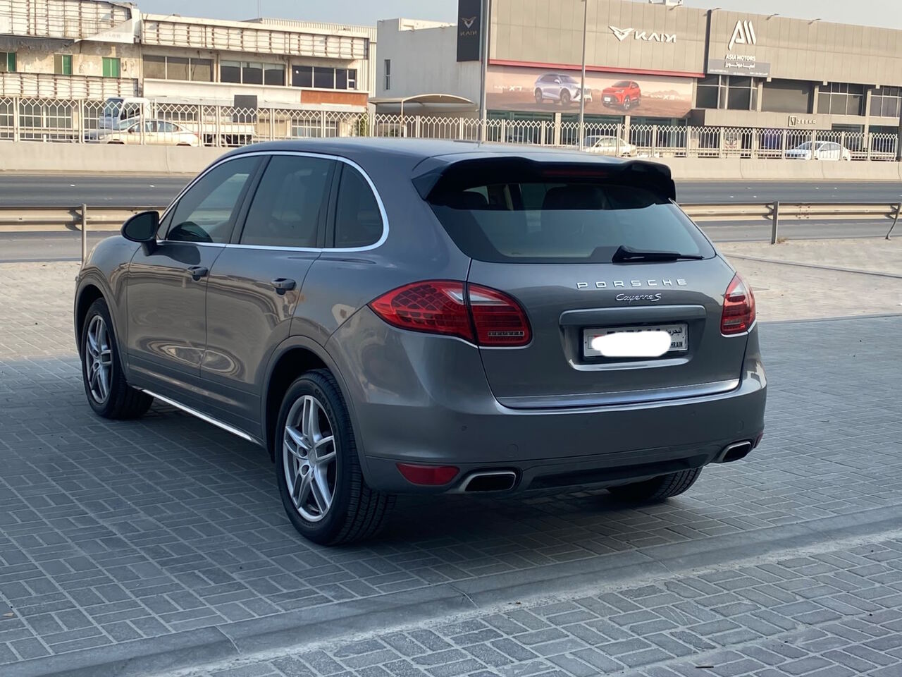 Manama, Vehicles, Cars & Trucks , BHD 2800,  Porsche Cayenne,  2012,  Automatic,  180200 KM,     (Grey)