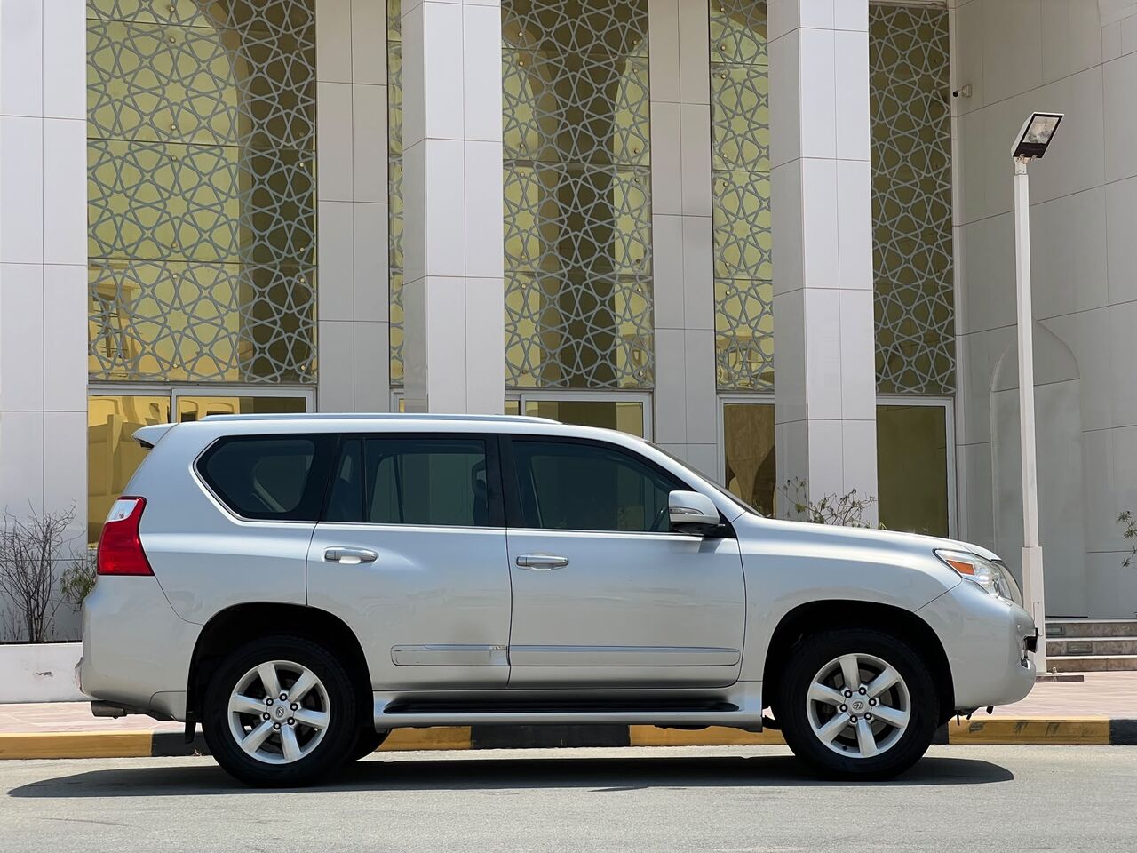 East Riffa, Vehicles, Cars & Trucks , BHD 6700,  Lexus GX 460,  2011,  Automatic,  255000 KM,   MODEL  FOR SALE