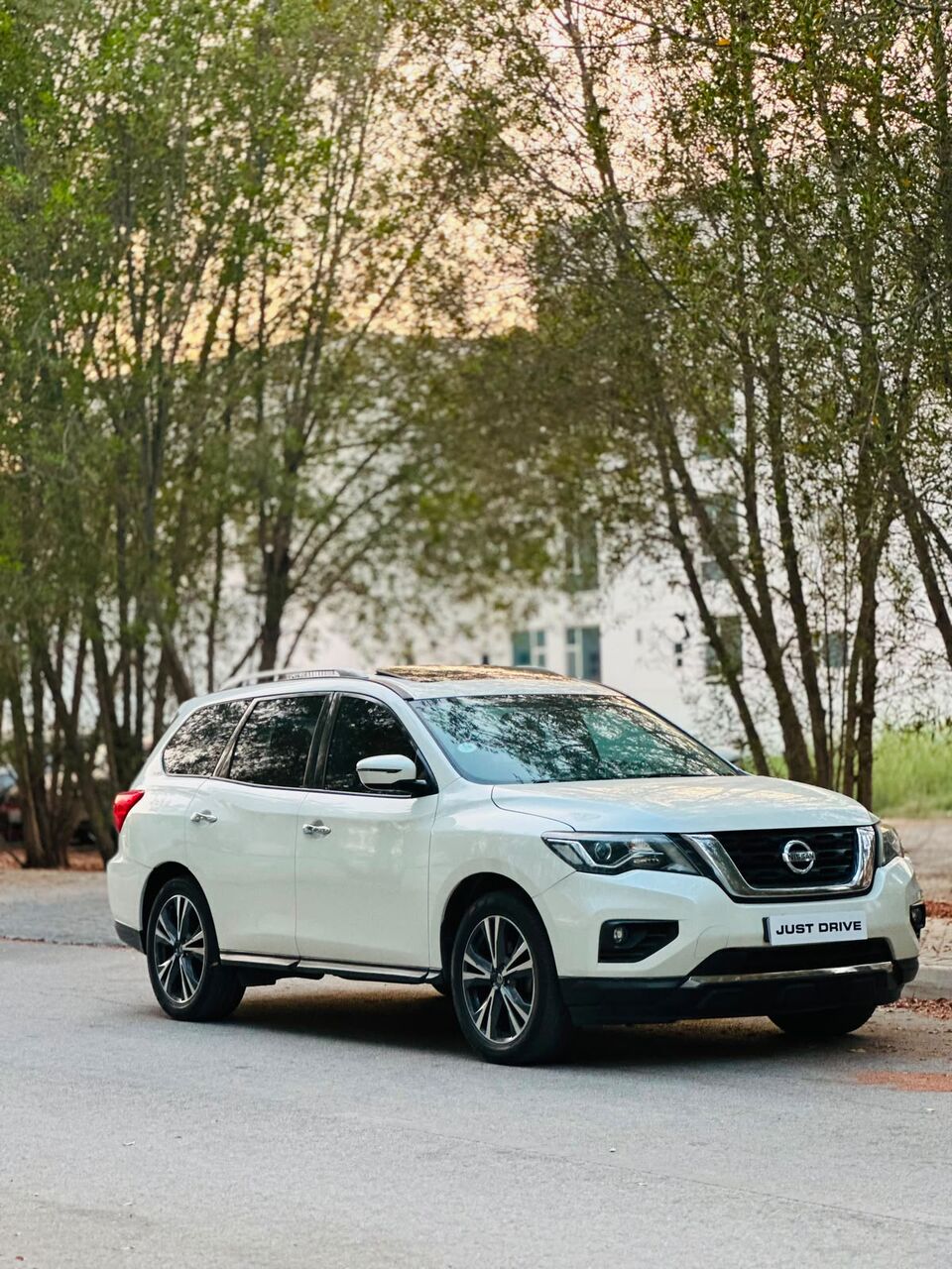 Segaya, Vehicles, Cars & Trucks , BHD 4750,  Nissan Pathfinder,  2018,  Automatic,  102000 KM,    MODEL FULLY LOADED WITH PANORAMIC SUNROOF SINGLE OWNER 35400768