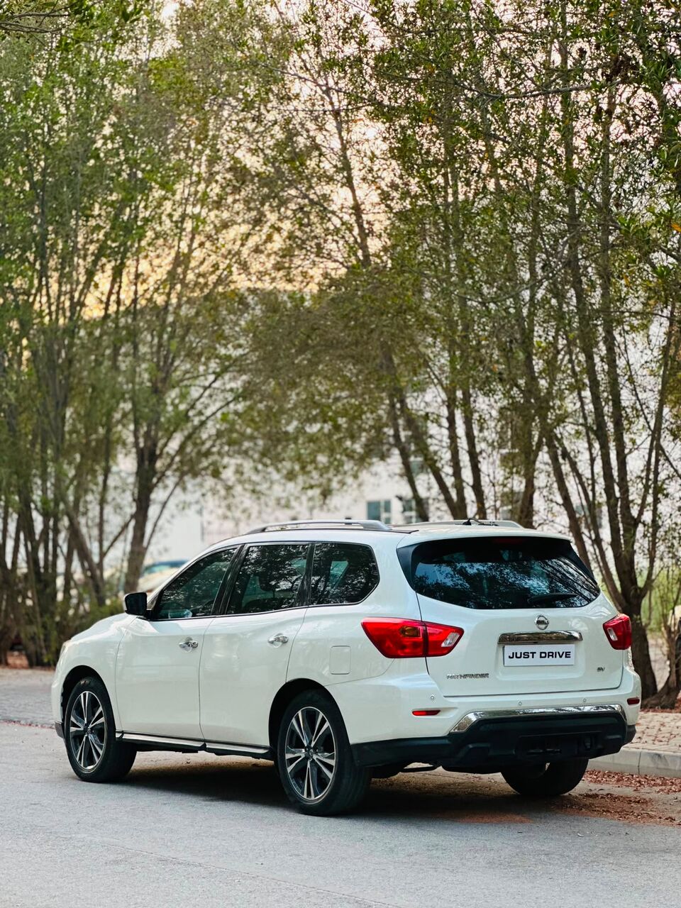 Segaya, Vehicles, Cars & Trucks , BHD 4750,  Nissan Pathfinder,  2018,  Automatic,  102000 KM,    MODEL FULLY LOADED WITH PANORAMIC SUNROOF SINGLE OWNER 35400768