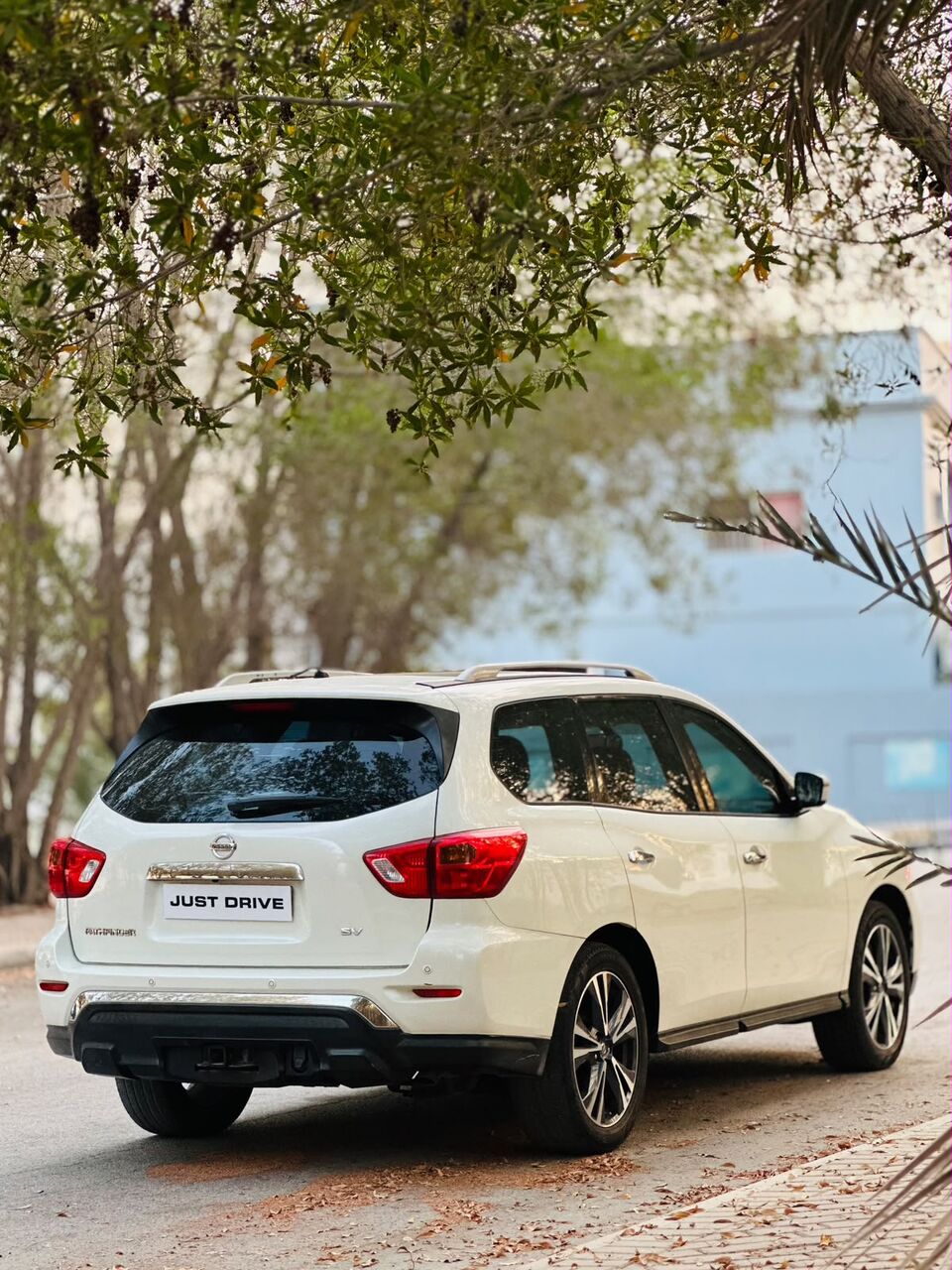 Segaya, Vehicles, Cars & Trucks , BHD 4750,  Nissan Pathfinder,  2018,  Automatic,  102000 KM,    MODEL FULLY LOADED WITH PANORAMIC SUNROOF SINGLE OWNER 35400768