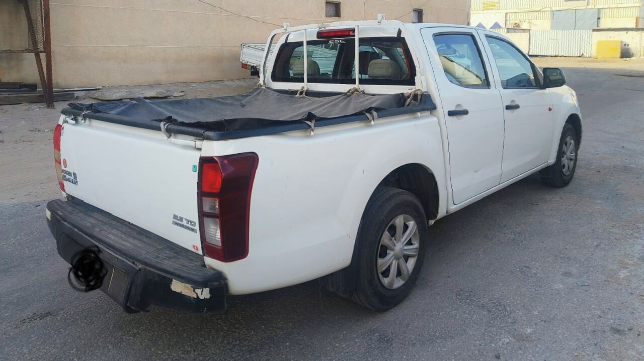 Dammam, Vehicles, Cars & Trucks , SAR 1900,  Isuzu D-MAX,  2023,  Manual,  175000 KM,  Pickup Available Isuzu Double Door 4*2