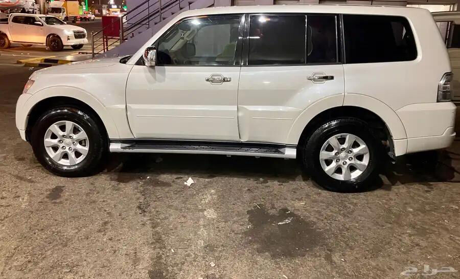 Jeddah, Vehicles, Cars & Trucks , SAR 35000,  Mitsubishi Pajero,  2017,  Automatic,  300000 KM,   For Sale