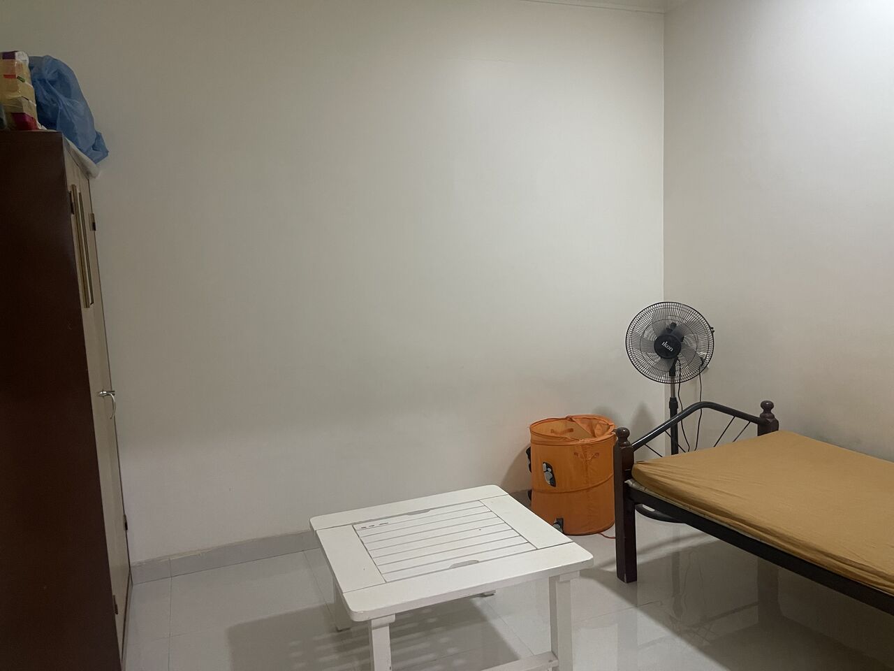 Al Wizarat, Rooms for Rent, SAR 1000/month,  One Single Semi Furnished Room Avalable For Single Executive Person