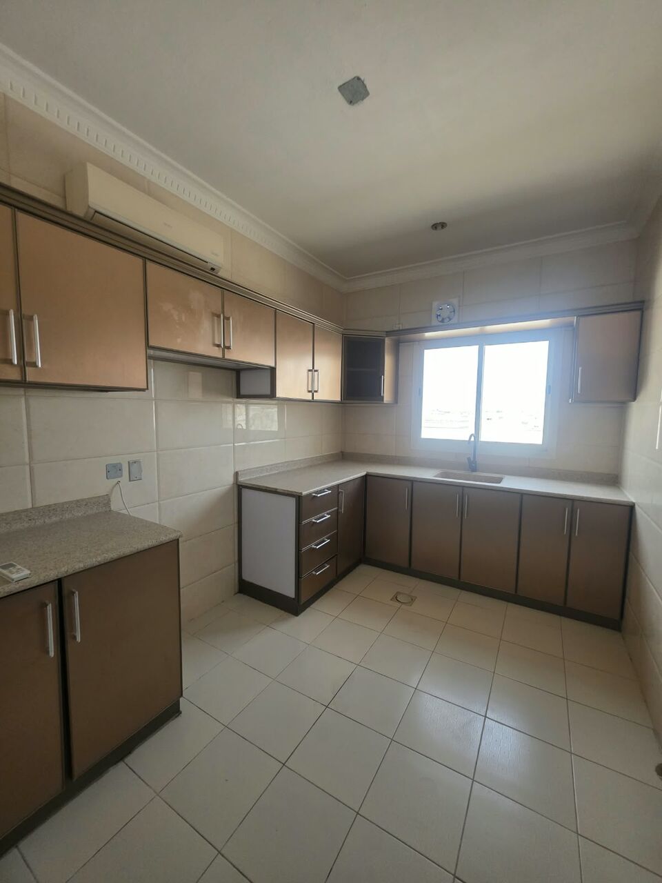 Khobar, Apartments, Flats, Houses & Villas, SAR 26000/year,  3 BR,  3 Bedrooms, A Hall, 2 Bathrooms, A Kitchen,with Air Conditioners And Elevator Available