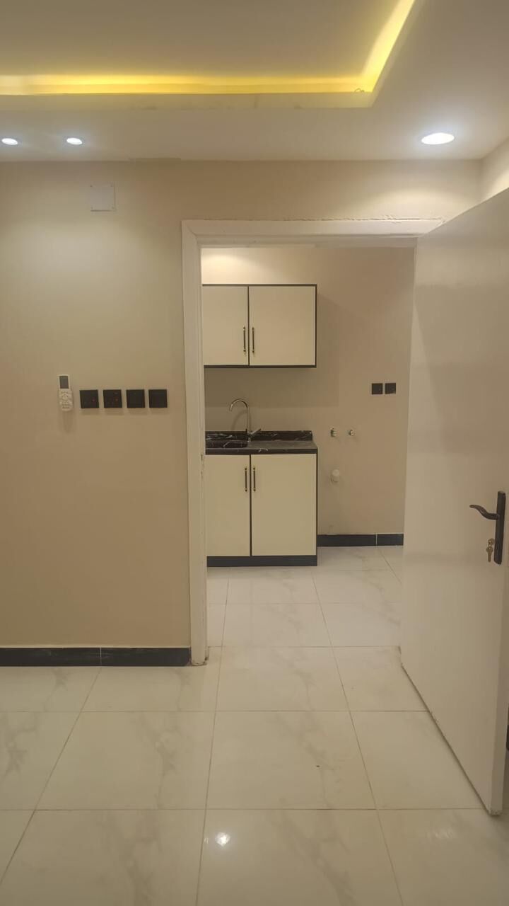 Al Naseem, Housing Exchanges, SAR 1600/month,  1 BR,  Flat Available With Rent Balance 3 Months. A Room, A Bathroom And An Independent Kitchen,