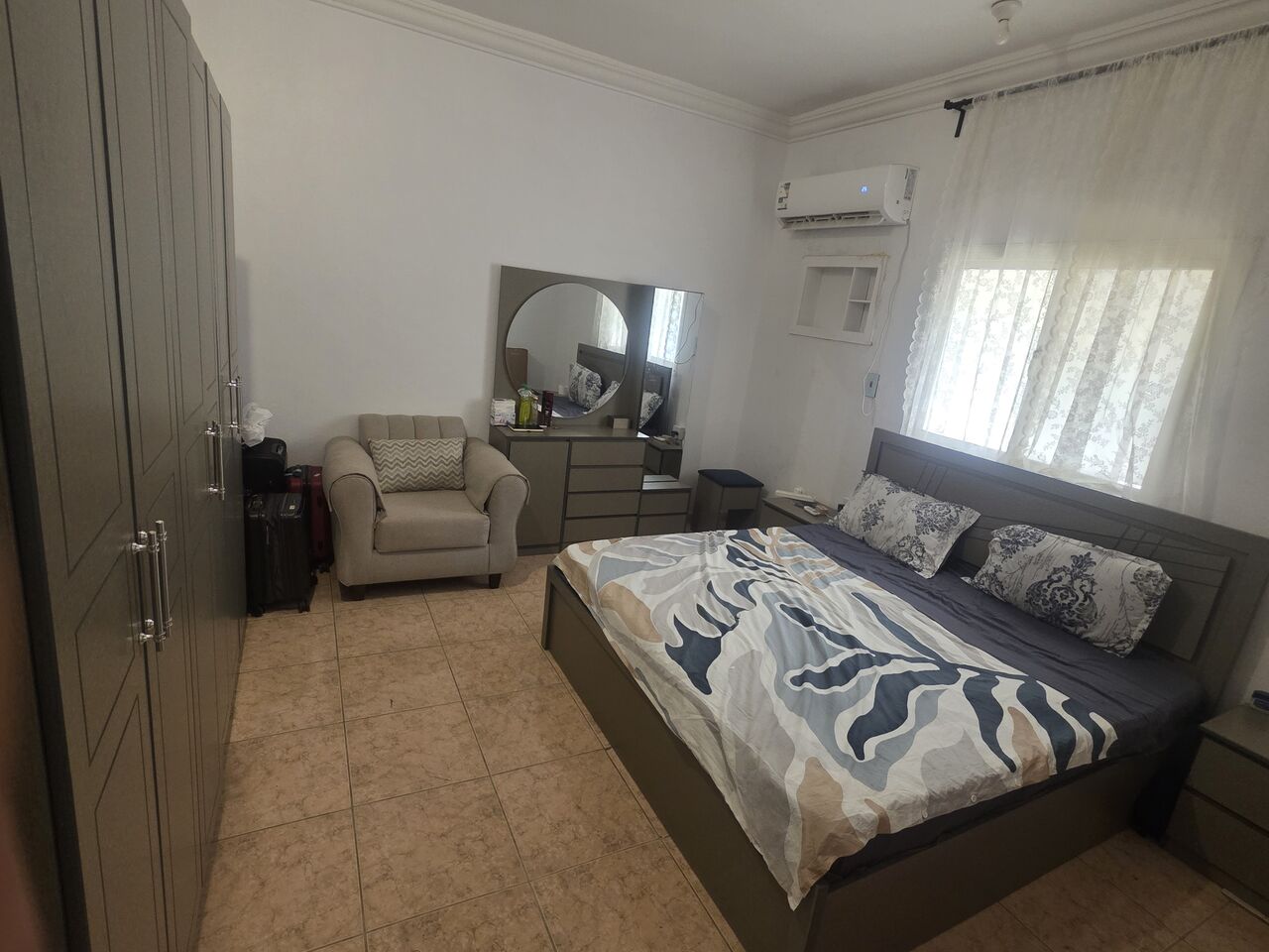 Jeddah, Furniture, SAR 7500,  For Sale :AC, Refirgirator,washing Machine,stove,gas Cylinder,dinning Table ,set Bed,