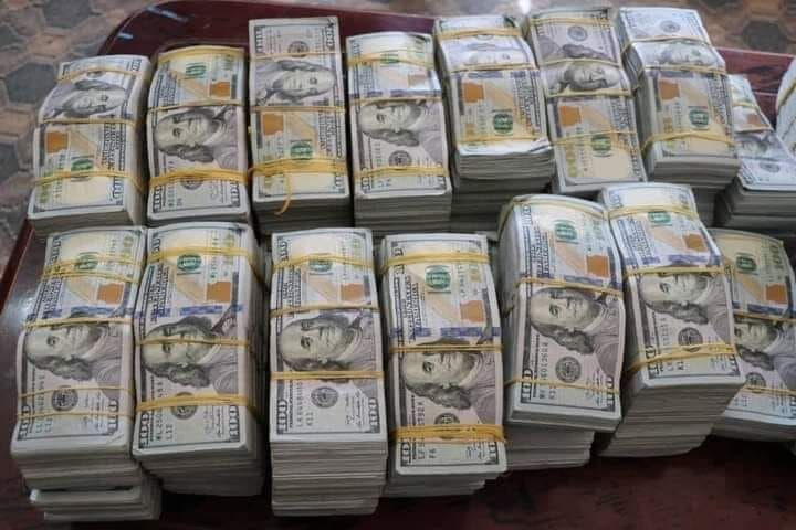 Kuala Lumpur City Centre (Klcc), Jewelry, I Am Looking For Gold Buyers And AAA Grade Bank Notes