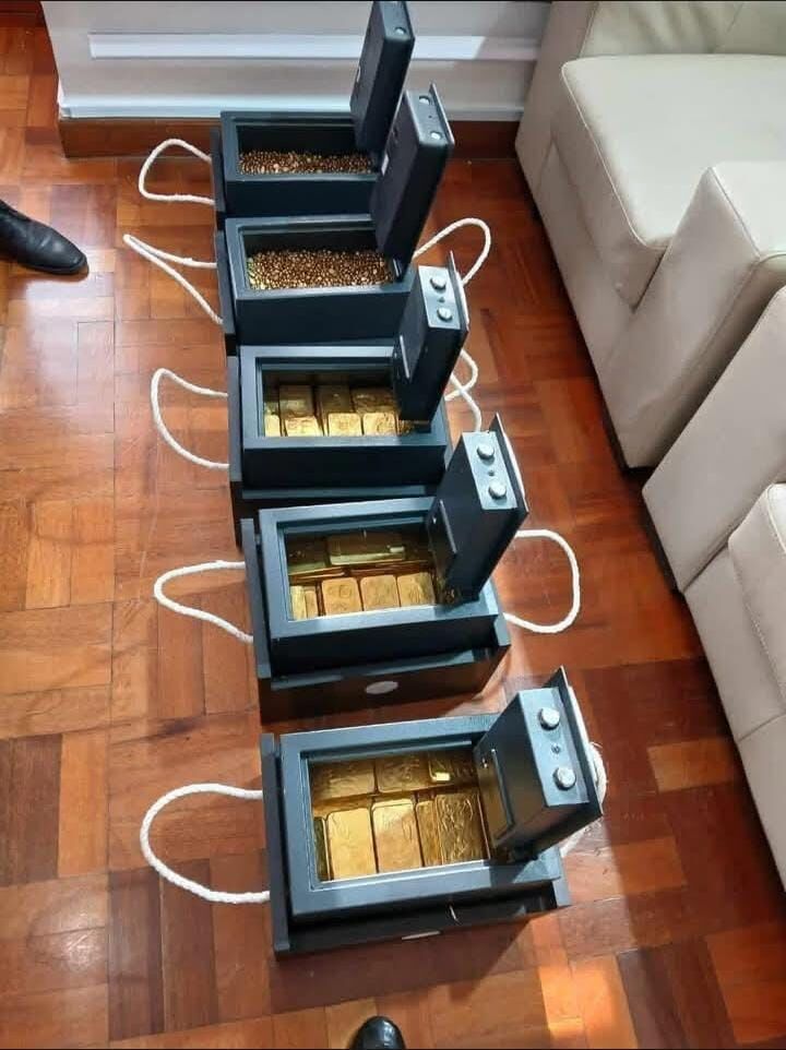 Central Jakarta, Jewelry, Gold And AAA Grade Bank Notes For Sale