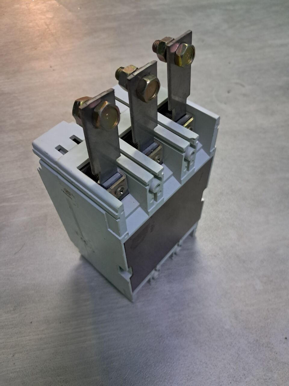 Al Aziziyah, Electrical & Plumbing, SAR 250,  Switch Disconnector TSF 2003 Le 200 A