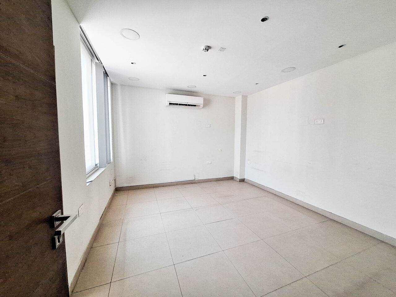 Umm Al Hassam, Offices, BHD 500,  190 Sq. Meter,  Commercial Office For Rent In The Umm Al Hassam Area, Featuring A Prime Location