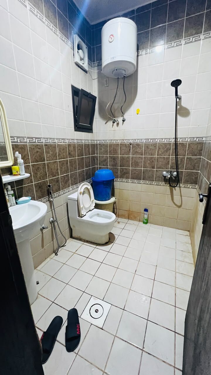 Khobar, Housing Exchanges, SAR 16000/year,  2 BR,  750 Sq. Meter,  Fully Furnished 2-room Flat On Zulfi Street, Khobar, With 2 Bathrooms, Hall, Large Kitchen