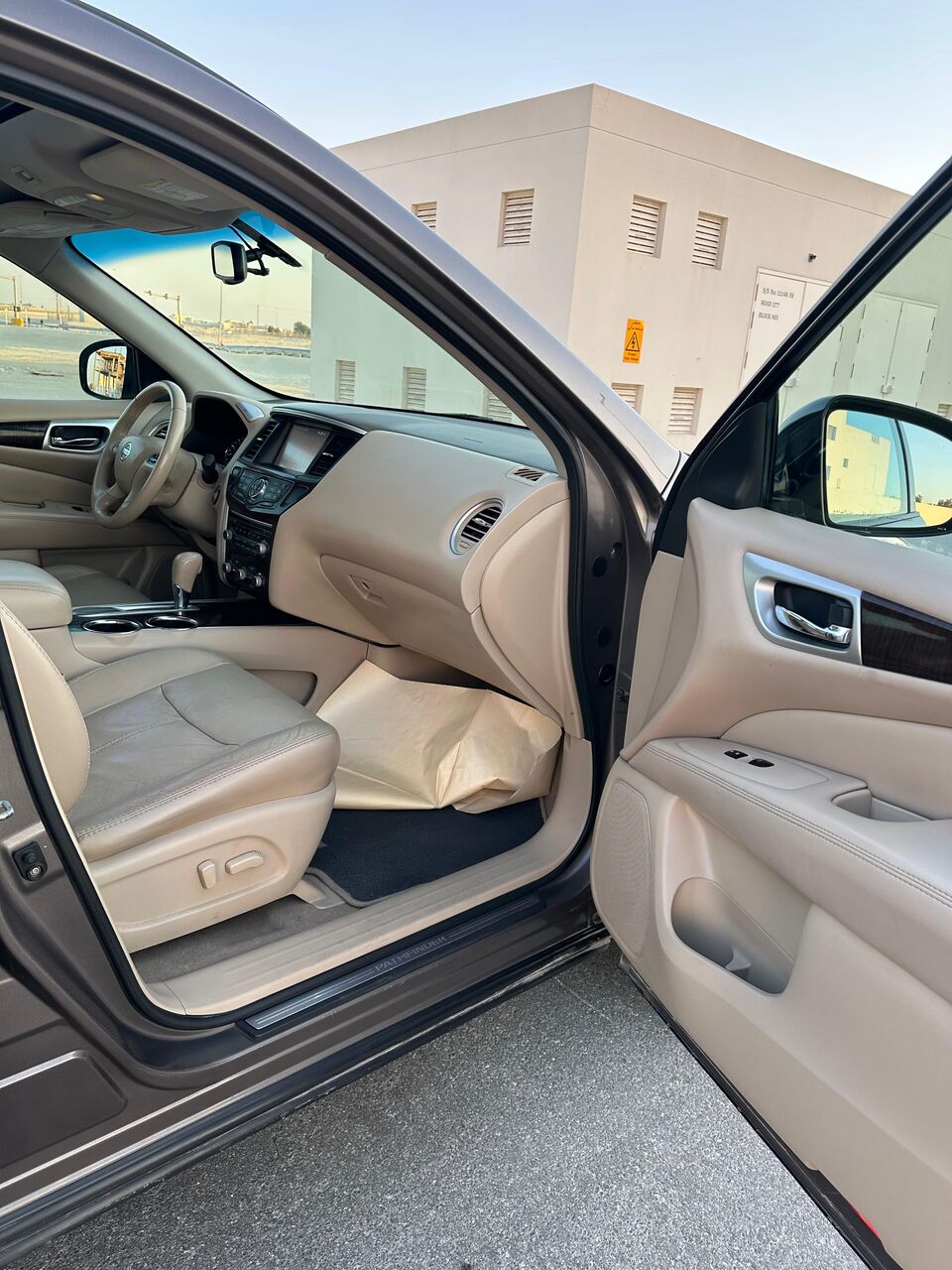 Riffa, Vehicles, Cars & Trucks , BHD 2500,  Nissan Pathfinder Full Option Panorama,  2014,  Automatic,  131000 KM,  Excellent Condition