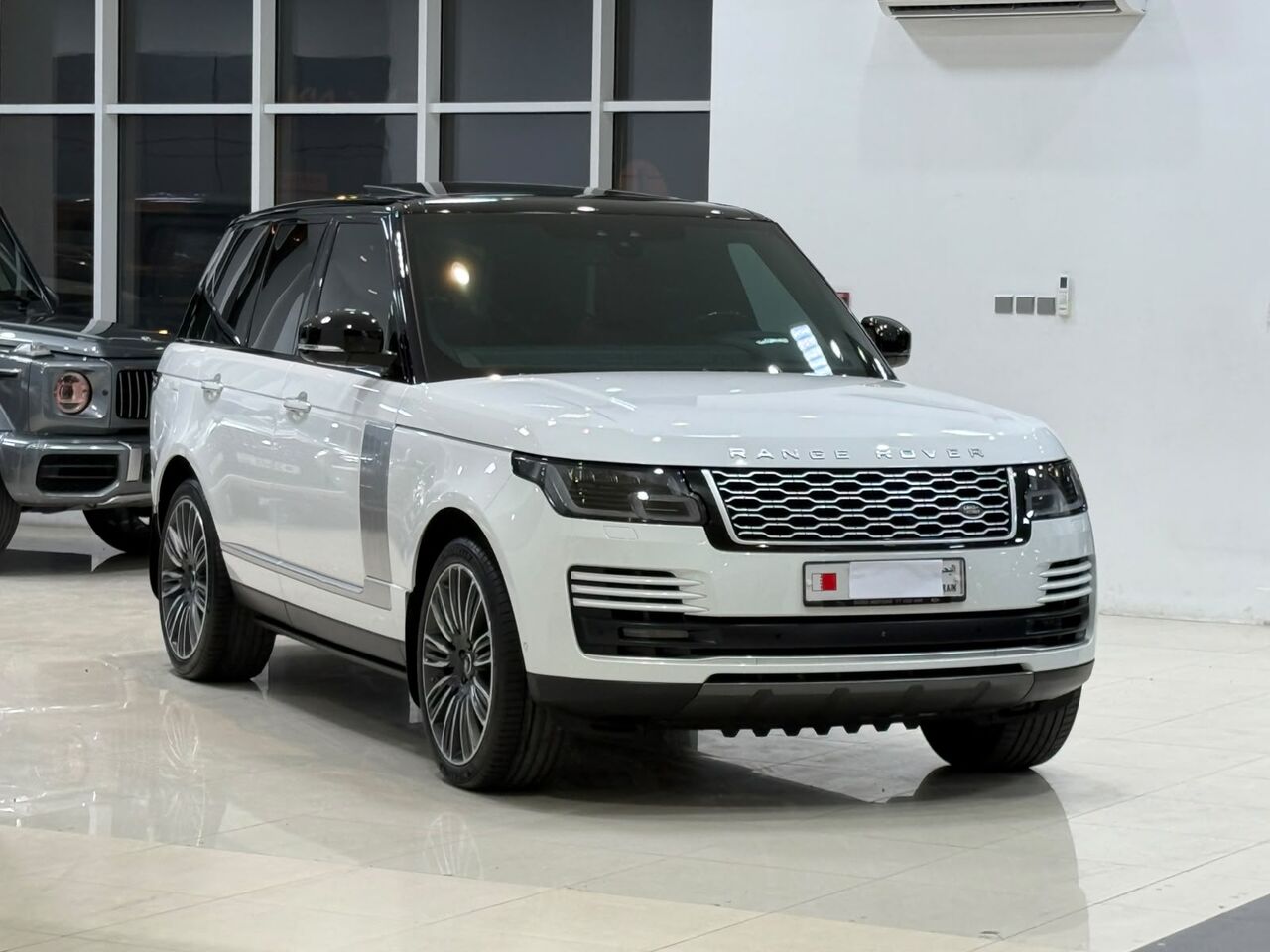 Manama, Vehicles, Cars & Trucks , BHD 18900,  Range Rover Vogue SE,  2020,  Automatic,  66400 KM,    (White)