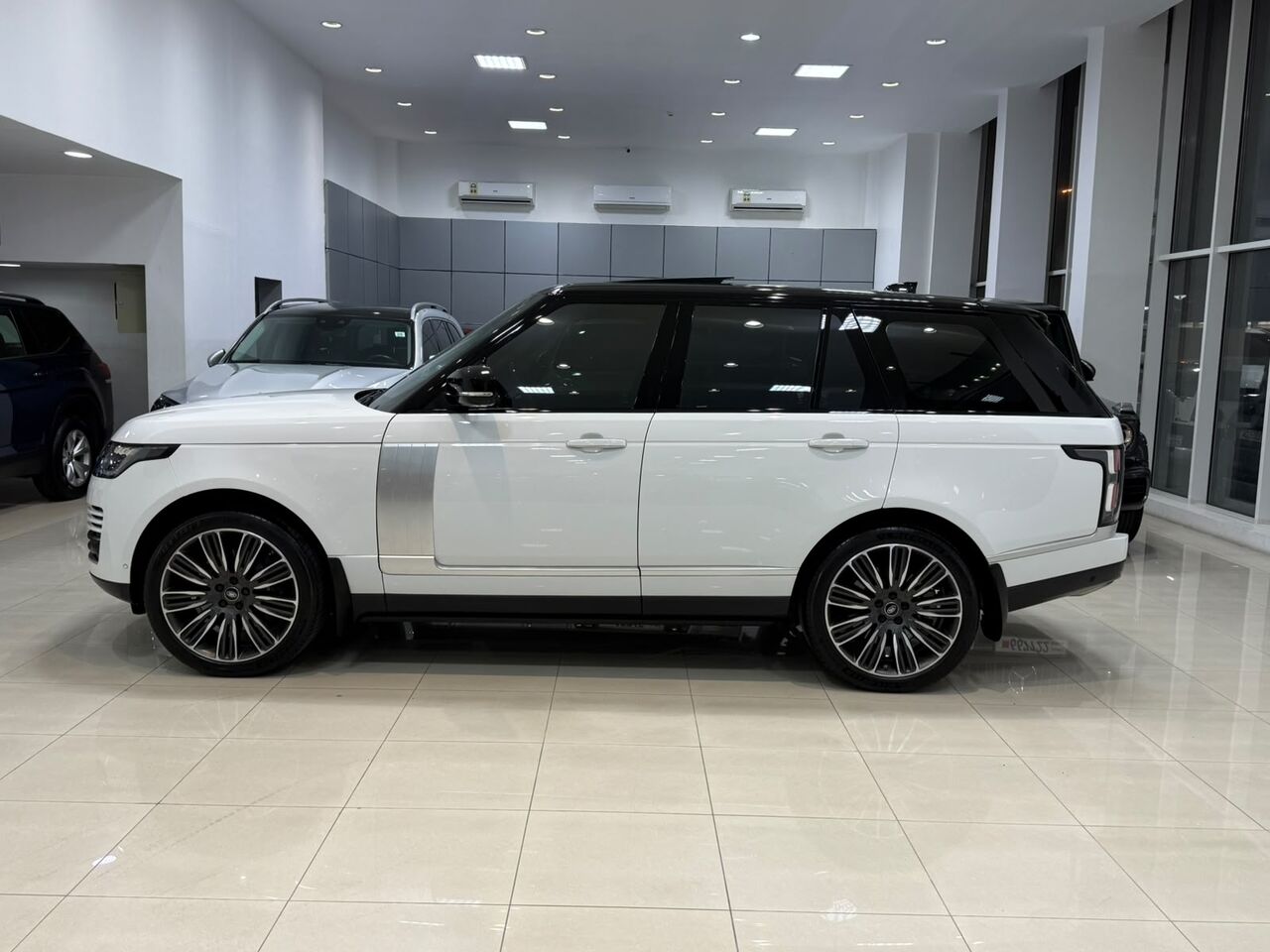 Manama, Vehicles, Cars & Trucks , BHD 18900,  Range Rover Vogue SE,  2020,  Automatic,  66400 KM,    (White)