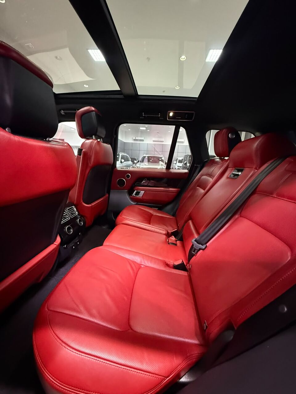 Manama, Vehicles, Cars & Trucks , BHD 18900,  Range Rover Vogue SE,  2020,  Automatic,  66400 KM,    (White)