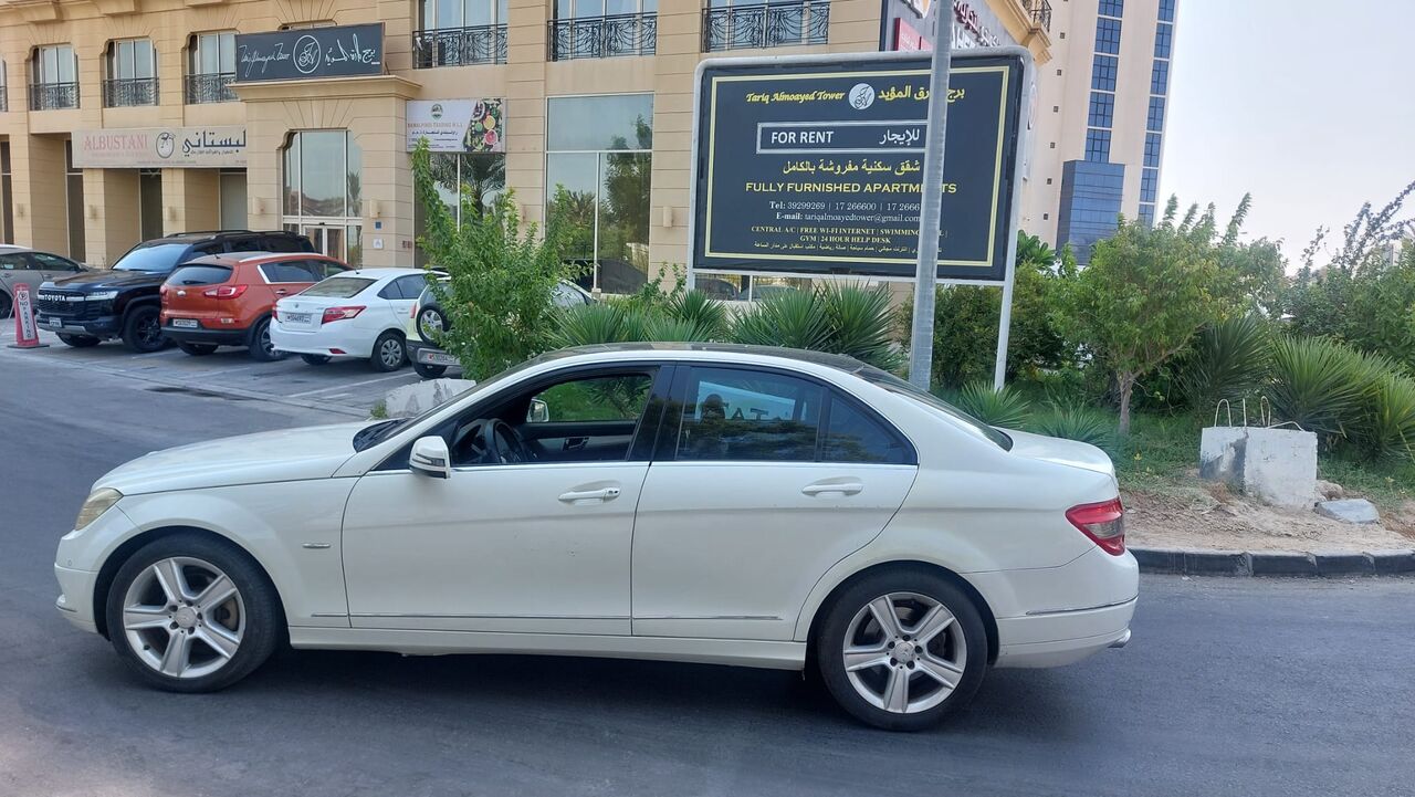 Manama, Vehicles, Cars & Trucks , BHD 1850,  Mercedes-Benz E 230 Full Option Panoroma Very Good Condation,  2009,  Automatic,  190000 KM,