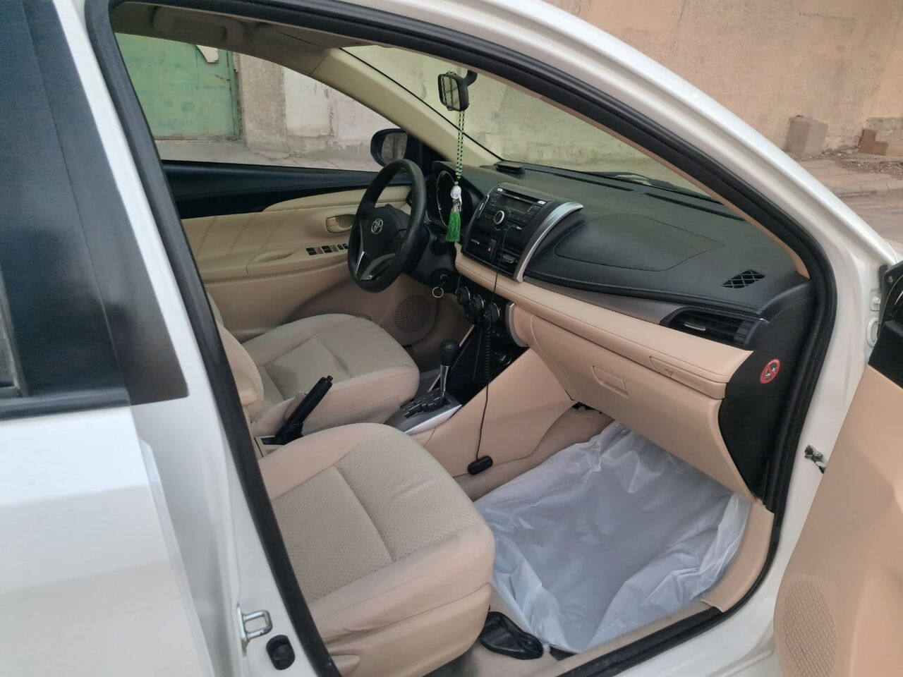 Hara, Vehicles, Cars & Trucks , SAR 27000,  Toyota Yaris,  2016,  200000 KM,    For Sale
