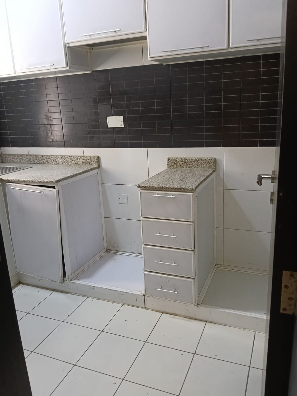 Gudaibiya, Apartments, Flats, Houses & Villas, BHD 220/month,  2 BR,  2 Bedroom Unfurnished Flat For Rent With Ewa