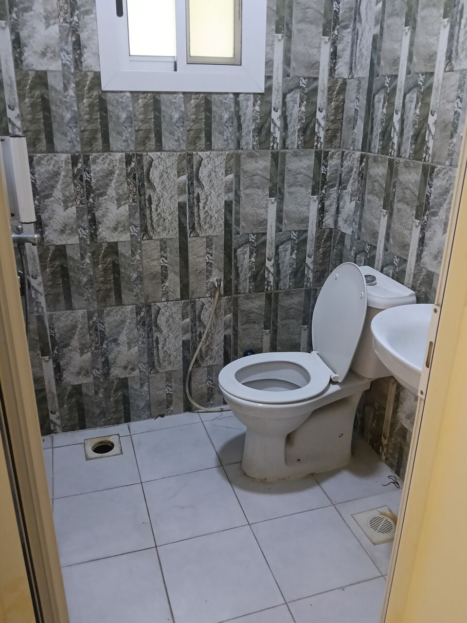 Gudaibiya, Apartments, Flats, Houses & Villas, BHD 220/month,  2 BR,  2 Bedroom Unfurnished Flat For Rent With Ewa