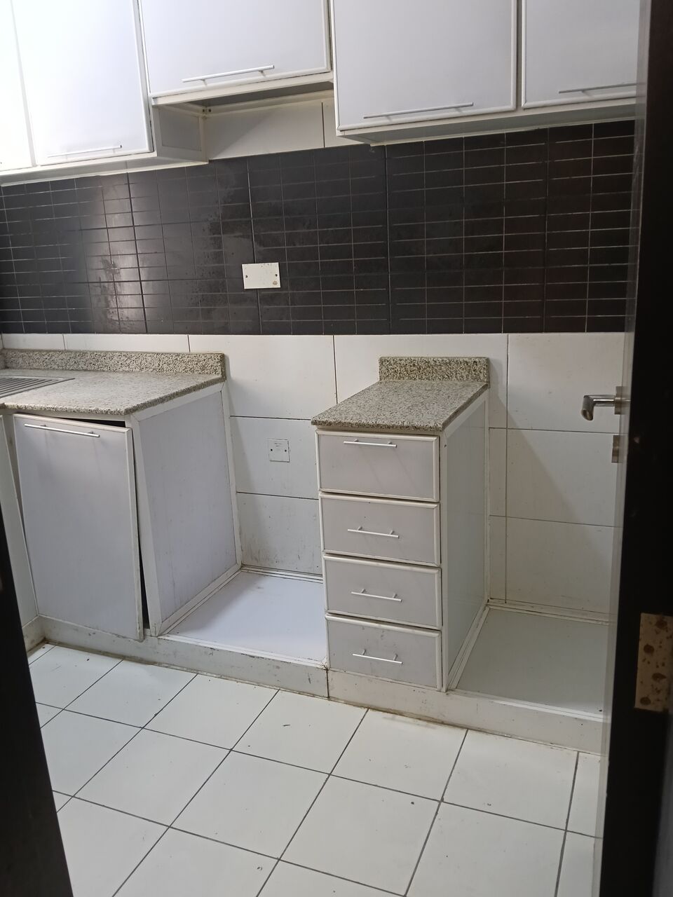 Gudaibiya, Apartments, Flats, Houses & Villas, BHD 220/month,  2 BR,  2 Bedroom Unfurnished Flat For Rent With Ewa