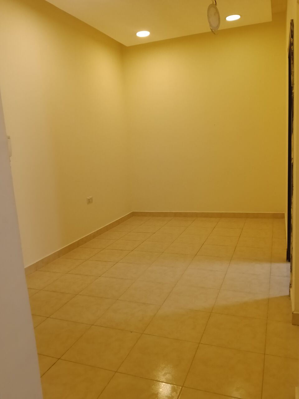 Gudaibiya, Apartments, Flats, Houses & Villas, BHD 170/month,  1 BR,  1 Bedroom Semi Furnished Flat For Rent With Ewa Unlimited