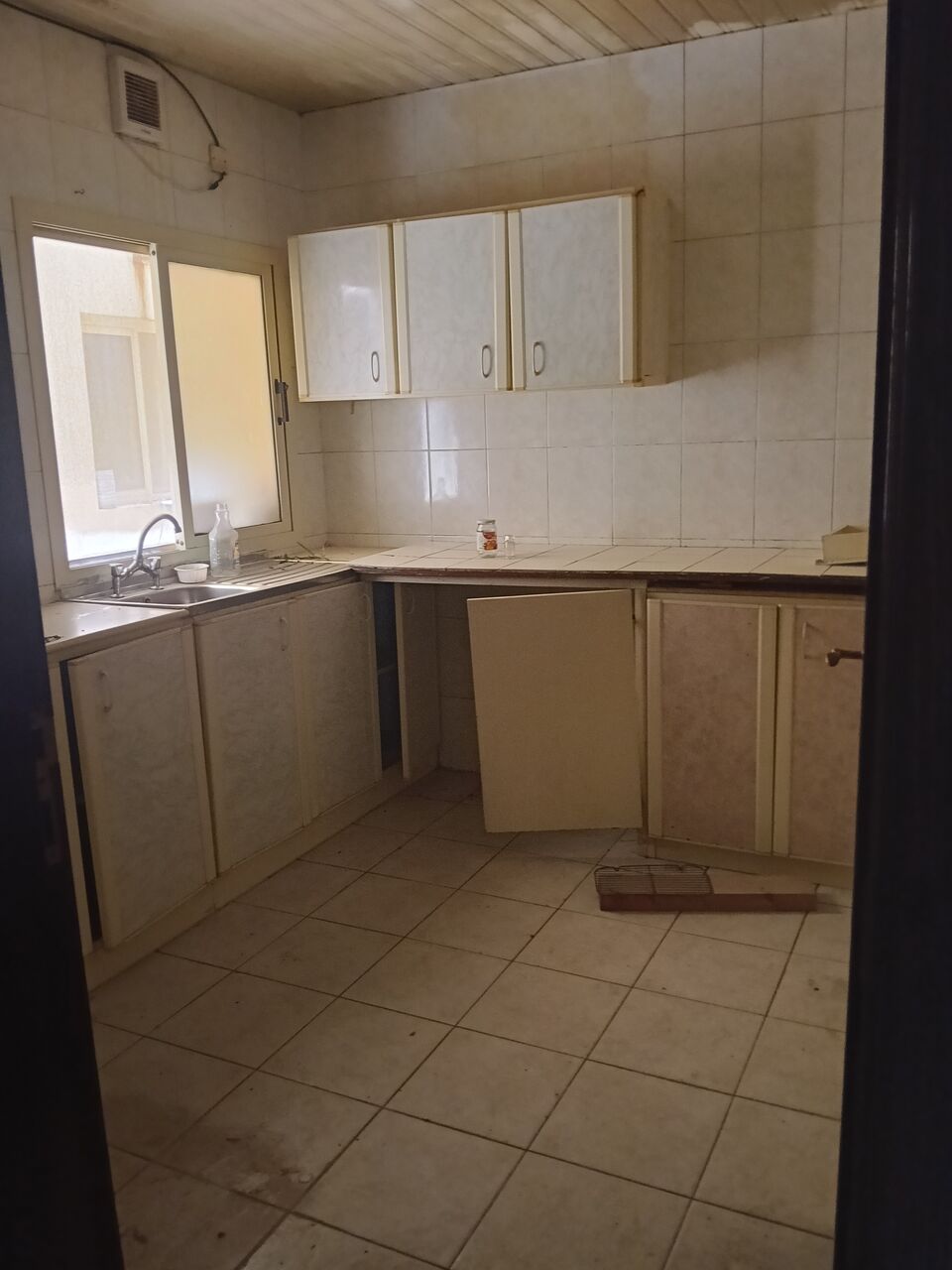 Gudaibiya, Apartments, Flats, Houses & Villas, BHD 150/month,  2 BR,  2 Bedroom Unfurnished Flat For Rent Without Ewa
