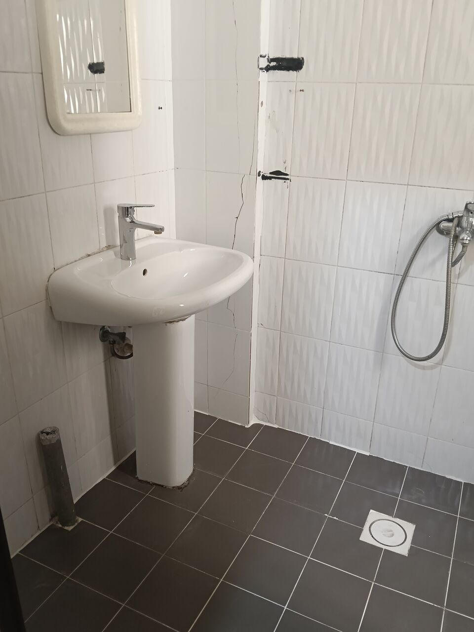 Gudaibiya, Apartments, Flats, Houses & Villas, BHD 190/month,  2 BR,  2 Bedroom Unfurnished Flat For Rent With Ewa