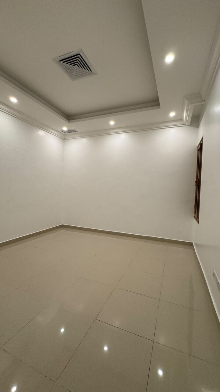 Kuwait City, Apartments, Flats, Houses & Villas, KWD 1100/month,  5 BR,  . Sq. Meter,  Basement Apartment With Private Entrance For Rent In Al-Siddiq.