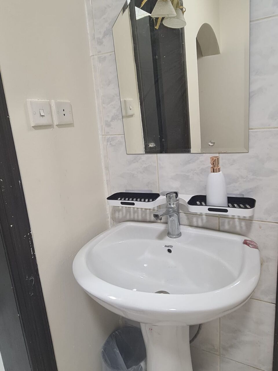 Riyadh, Rooms for Rent, SAR 1850/month,  Furnished,  Room Available For Rent In Family Apartment(Building)