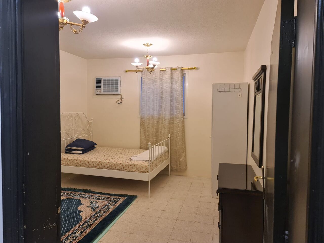 Riyadh, Rooms for Rent, SAR 1850/month,  Furnished,  Room Available For Rent In Family Apartment(Building)